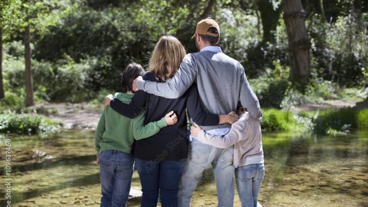 Familia unida en el campo